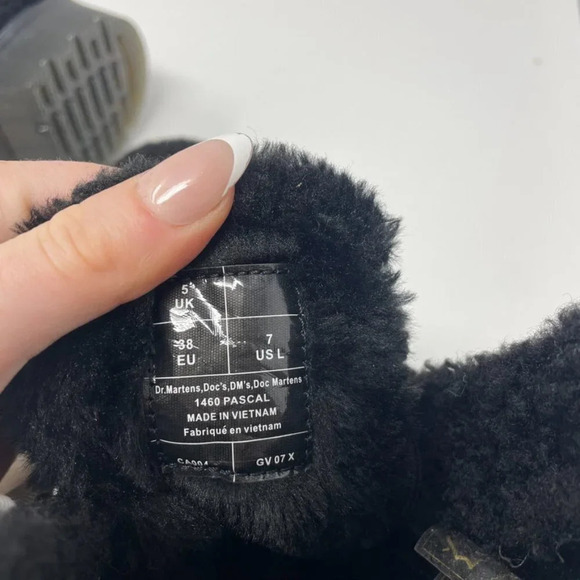 Dr. Martens 1460 Pascal Women's Faux  Shearling Boots in Black Lux Borg Sz 7 NWT - Picture 10 of 10